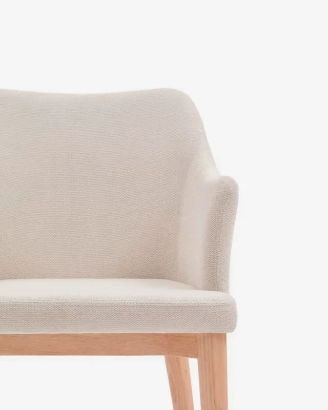 Silla Croft de chenilla y patas de madera maciza de fresno - beige en Beige - Sillas, Uruguay | Kavehome, vista 3