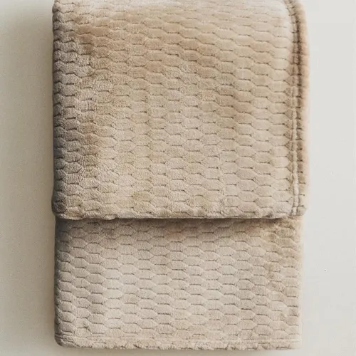 MANTA POLAR TEXTURA - Textiles, Uruguay | Zara Home
