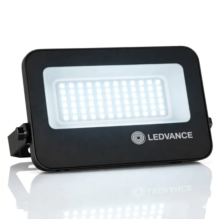 Foco LED LEDVANCE Compact IP66 30W CCT Negro en Negro - Lámparas colgantes, Uruguay | Serlux, vista 4