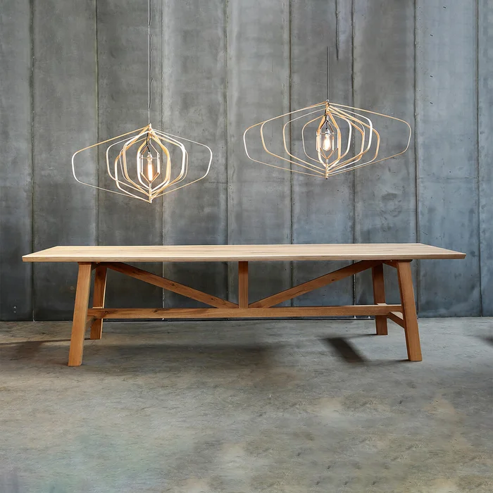 MESA DE COMEDOR BALANCE MARRÓN en Madera natural - Mesas de comedor, Uruguay | Viasono