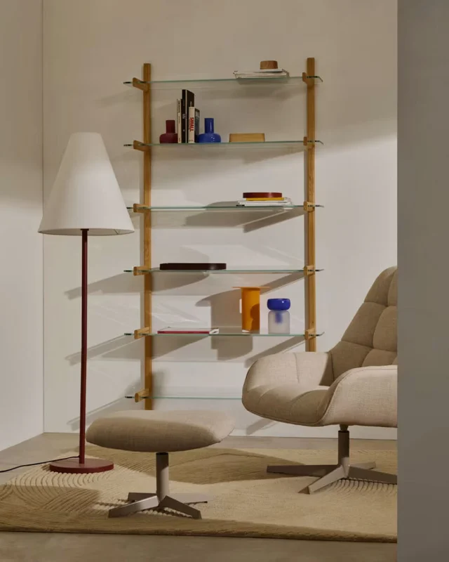 Butaca giratoria Jaspe beige y metal con - beige y metal con con acabado gris FSC 100% en Beige - Butacas, banquetas y puffs, Uruguay | Kavehome, vista 3