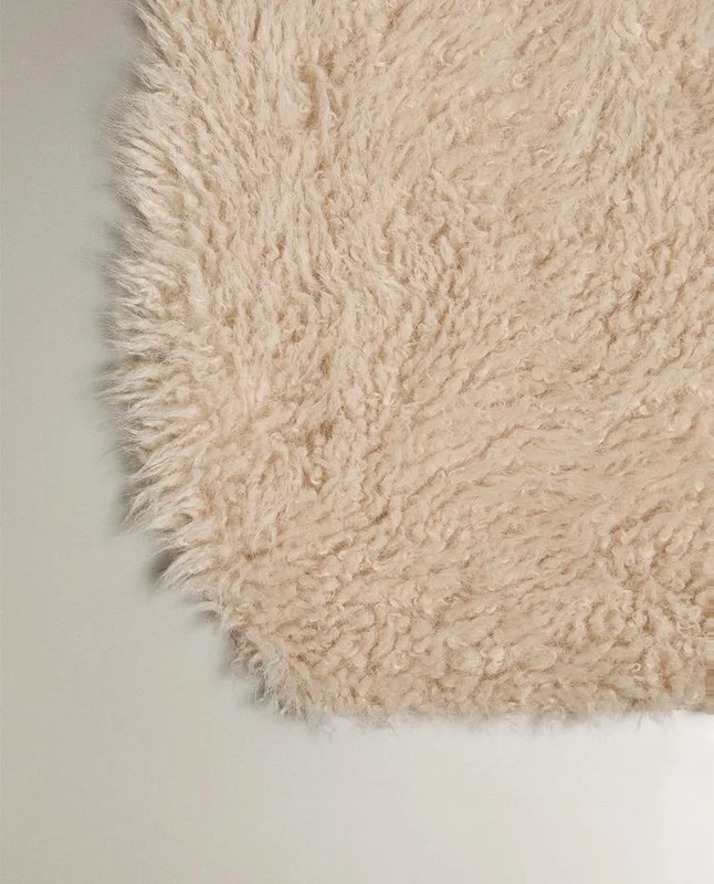 MANTA PELO LARGO IRREGULAR en Beige - Textiles, Uruguay | Zara Home, vista 4