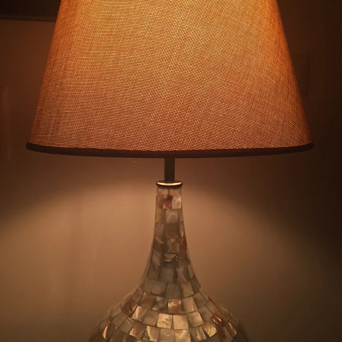 Lámpara veladora estilo clásico Nacarada en Multicolor - Lámparas de mesa, Uruguay | Alta Gracia Deco, vista 3