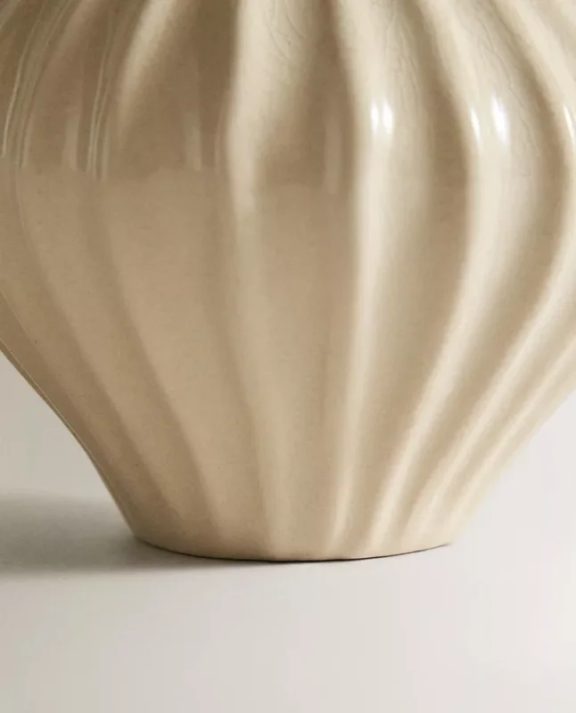 JARRÓN PEQUEÑO CERÁMICA ESMALTADA RAYAS en Beige - Jarrones, Uruguay | Zara Home, vista 4
