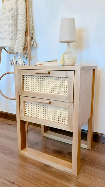 Mesa de luz doble cajón con esterilla natural en Madera natural - Mesas de luz, Uruguay | Decoramuss, vista 2