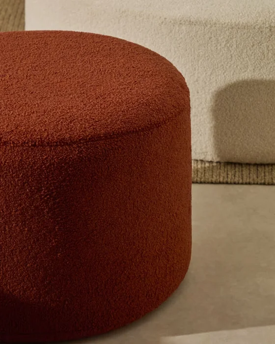 Reposapiés desenfundable Kaeli de borreguito terracota Ø 60 cm en Rojo - Butacas, banquetas y puffs, Uruguay | Kavehome, vista 3