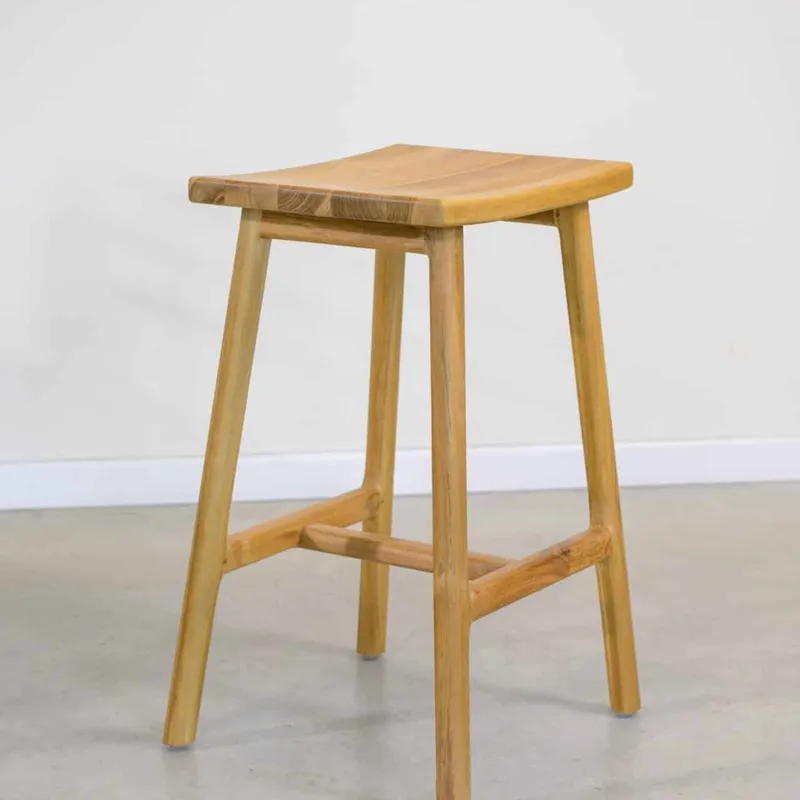 Banqueta de barra en madera teca en Madera natural - Butacas, banquetas y puffs, Uruguay | Entrecasa