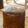 PUFF / OTOMANO REDONDO - CUERO ITALIANO ENVEJECIDO en Marrón - Butacas, banquetas y puffs, Uruguay | La Iberica, vista 5 de 16