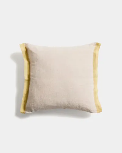 Almohadón Disea de lino beige con detalle amarillo 45 x 45 cm en Beige - Textiles, Uruguay | Kavehome