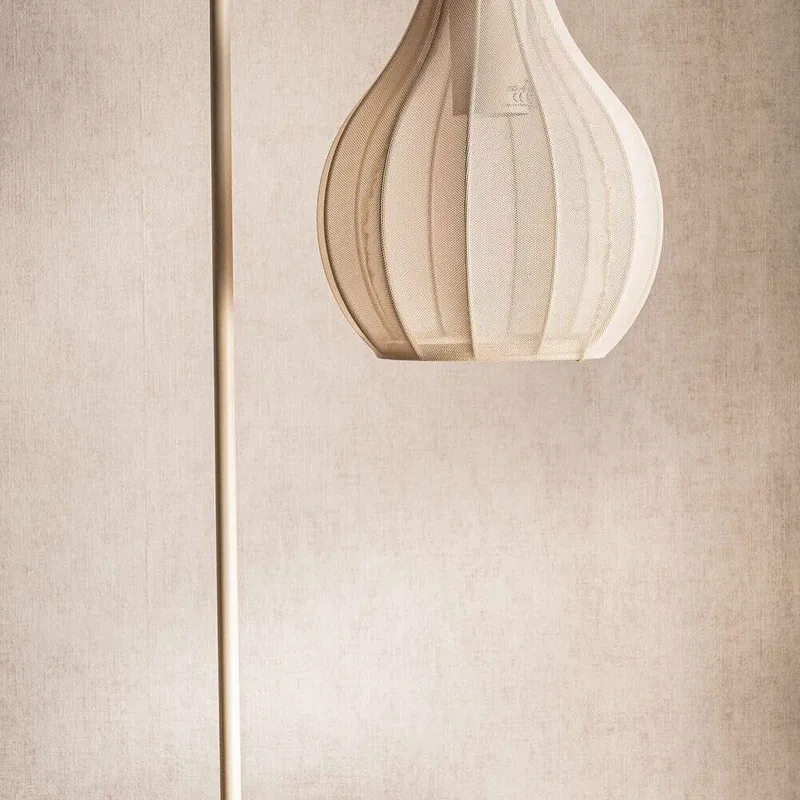 LAMPARA DE MESA GOTA - ARENA en Beige - Lámparas colgantes, Uruguay | La Iberica