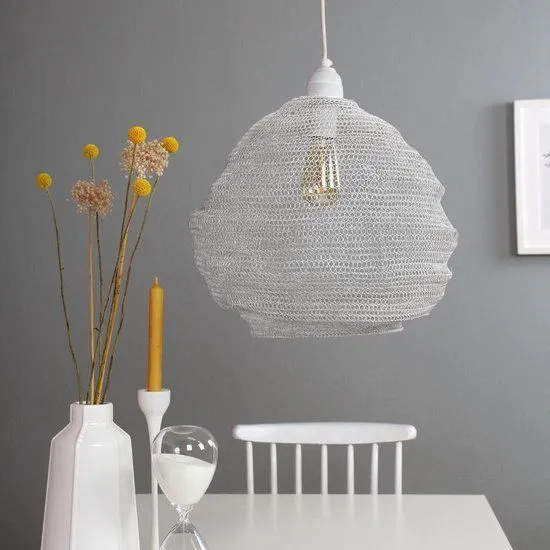 LÁMPARA DE COLGAR D38X42 NINA BLANCA en Blanco - Lámparas colgantes, Uruguay | Masinfinito Casa