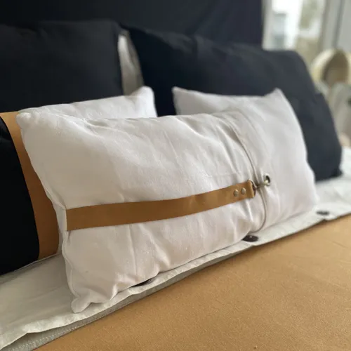 Almohadón blanco con gancho - Textiles, Uruguay | Dreams On Time