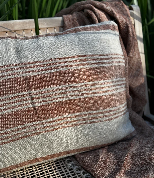 ALMOHADON RUSTICO LINO NATURAL en Rojo - Textiles, Uruguay | Más Infinito Casa, vista 2