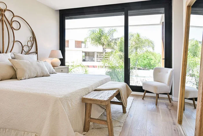 BANCO ISIDRO - OLMO - 1.10 X 33 en Madera natural - Butacas, banquetas y puffs, Uruguay | La Iberica, vista 4