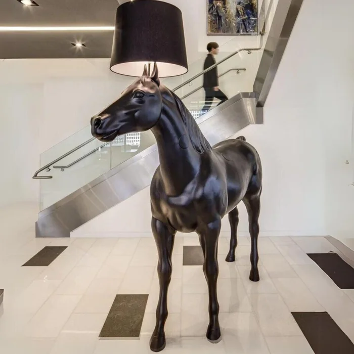 LUMINARIA DE PISO SOFITEL NEGRO en Negro - Lámparas de mesa, Uruguay | Viasono