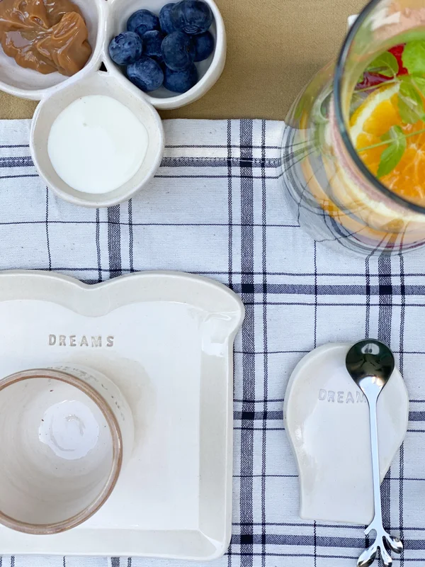 Kit desayuno con vaso de cerámica, apoya cucharas, plato y cucharita en Beige - Decoración, Uruguay | Dreams On Time, vista 44