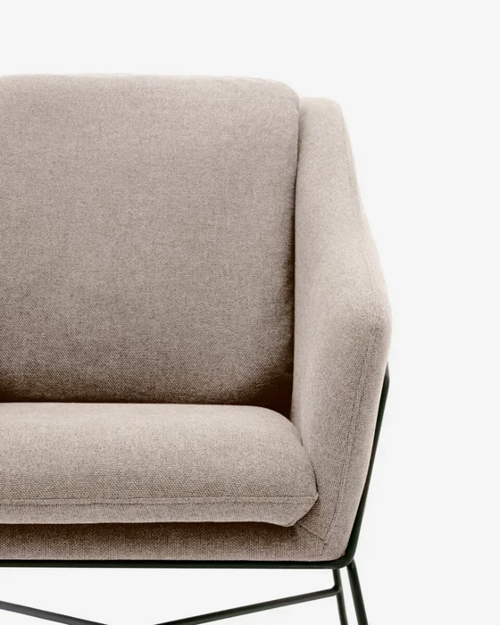 Butaca Brida - beige y patas de acero con acabado negro en Beige - Butacas, banquetas y puffs, Uruguay | Kavehome, vista 5