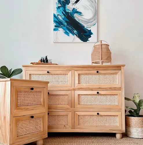Juego de cómoda y mesas de luz en Madera natural - Dormitorio, Uruguay | Decoramuss