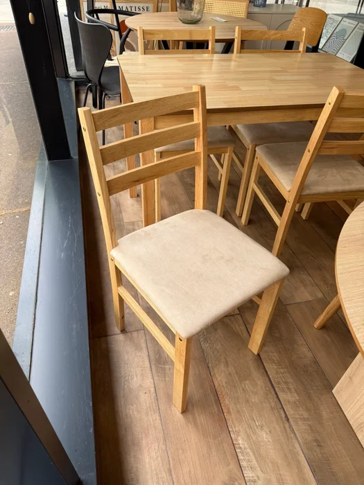 Juego de Comedor Saint Mesa Rectangular 110cm + 4 Sillas en Madera natural - Mesas de comedor, Uruguay | Berna Home, vista 4