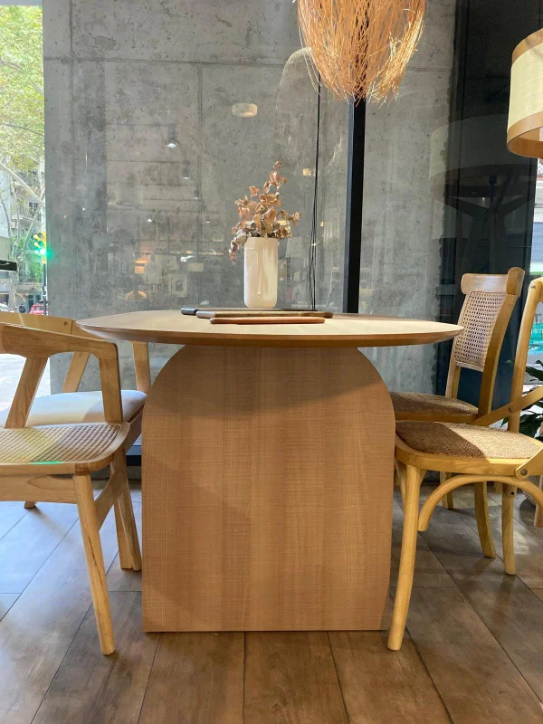 Mesa de Comedor Ovalada Arco 160 x 90 – Marrón Claro en Madera natural - Mesas de comedor, Uruguay | Berna Home, vista 10