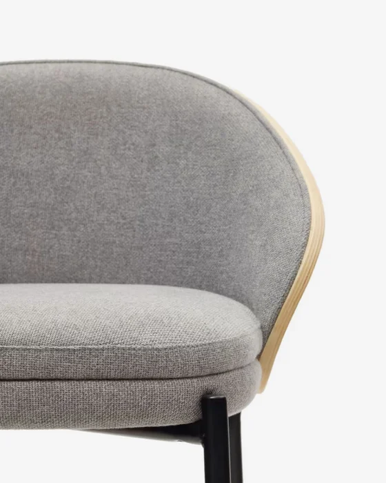 Taburete Eamy de chenilla gris claro chapado en fresno acabado natural y metal negro 65 cm en Gris - Butacas, banquetas y puffs, Uruguay | Kavehome, vista 3