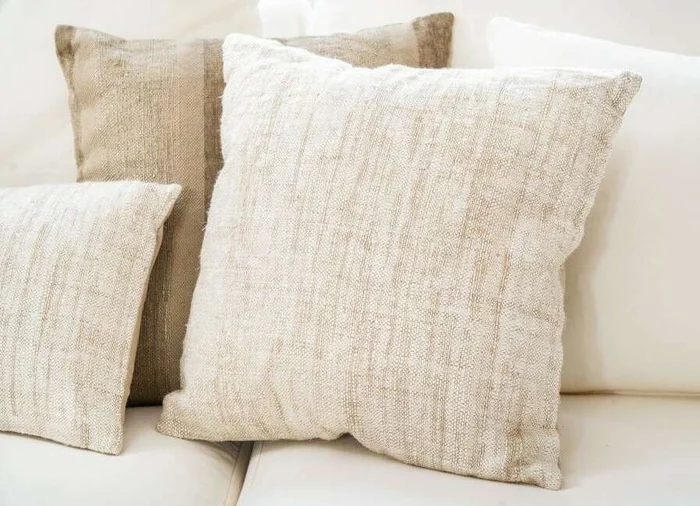ALMOHADON LIRIO - 45 X 45 CMS - Textiles, Uruguay | La Iberica