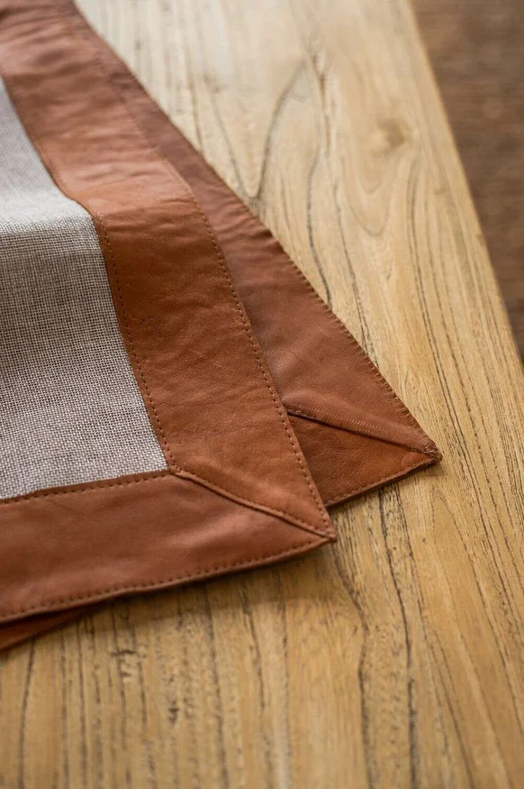 SENDERO BORDADO A MANO - GUARDA DE CUERO - Textiles, Uruguay | La Iberica, vista 2