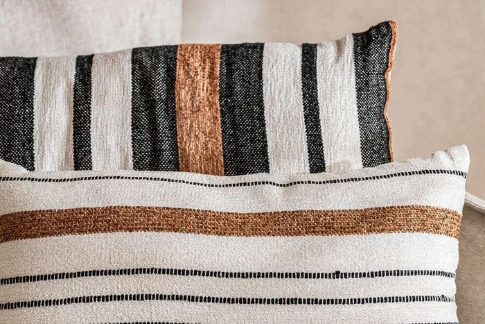 ALMOHADON RAYADO DENIM / CHOCO - 35 X 80 CMS en Multicolor - Textiles, Uruguay | La Iberica, vista 2
