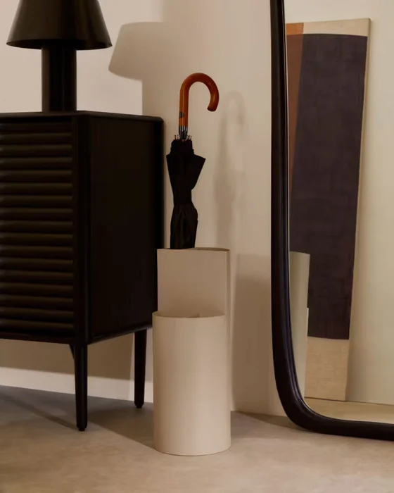 Paragüero Atin de metal - beige en Beige - Percheros y colgadores, Uruguay | Kavehome, vista 2