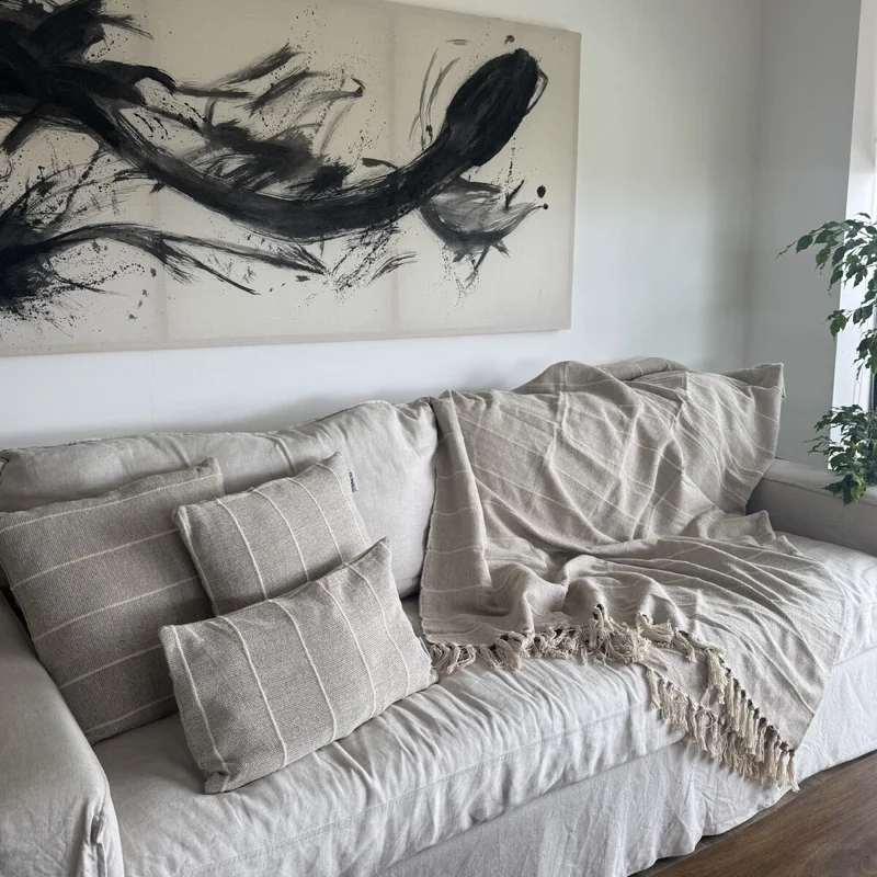 Manta para sillón y cama algodón Rayas Greige - 180 x 130 cm en Gris - Textiles, Uruguay | Buho Store, vista 3