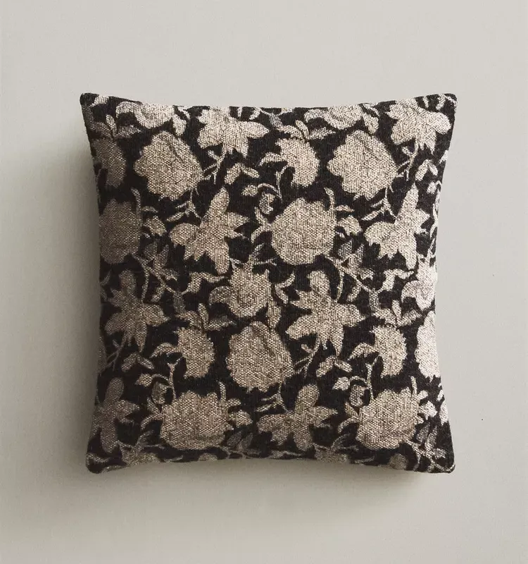 FUNDA DE COJÍN PRINT FLORAL en Multicolor - Textiles, Uruguay | Zara Home