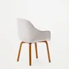 Silla Aleli de chenilla beige y patas de madera maciza de fresno con acabado nogal en Beige - Sillas, Uruguay | Kavehome, vista 10 de 10