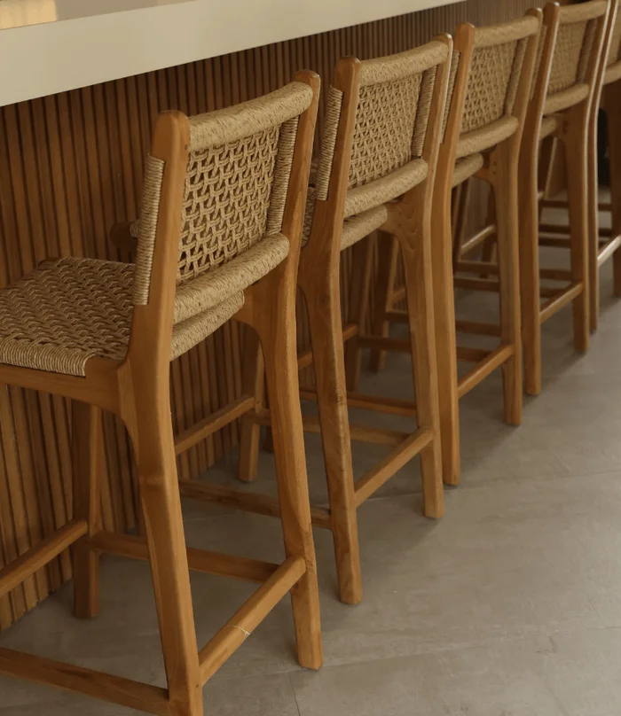 BANCO ALTO CATANIA H75 CM NATURAL en Madera natural - Butacas, banquetas y puffs, Uruguay | Más Infinito Casa, vista 2