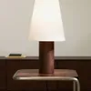 Lámpara de mesa Marga de madera maciza de caucho con acabado oscuro - con acabado oscuro en Blanco - Lámparas de mesa, Uruguay | Kavehome, vista 2 de 6