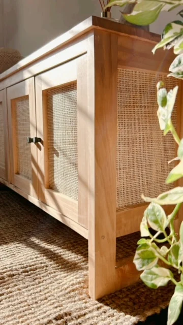 Rack con puertas y laterales en esterilla natural en Madera natural - Muebles, Uruguay | Decoramuss, vista 2