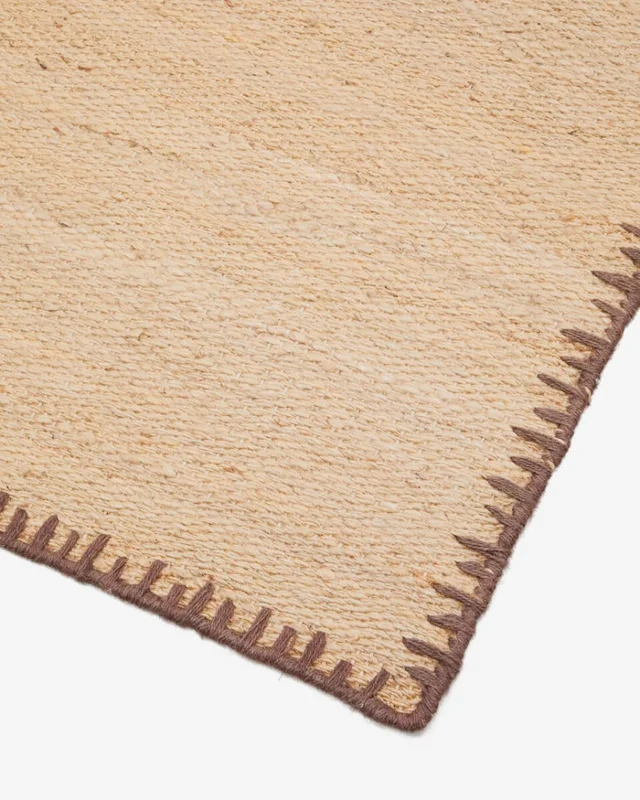 Alfombra Sorina de yute natural con borde marrón 200 x 300 cm en Madera natural - Alfombras, Uruguay | Kavehome, vista 3