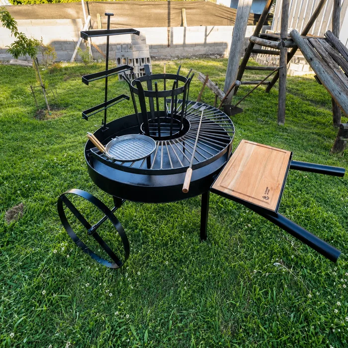 Fogón Criollo 90 con Parrilla y Ruedas en Negro - Muebles para el exterior, Uruguay | Quemadores de Jardín, vista 2