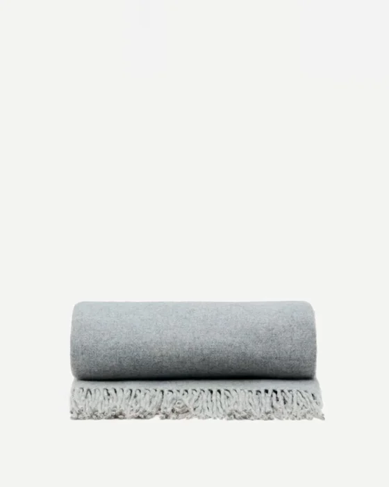 Manta Dakie doble faz mezcla lana gris melange y beige 170 x 130 cm en Gris - Textiles, Uruguay | Kavehome