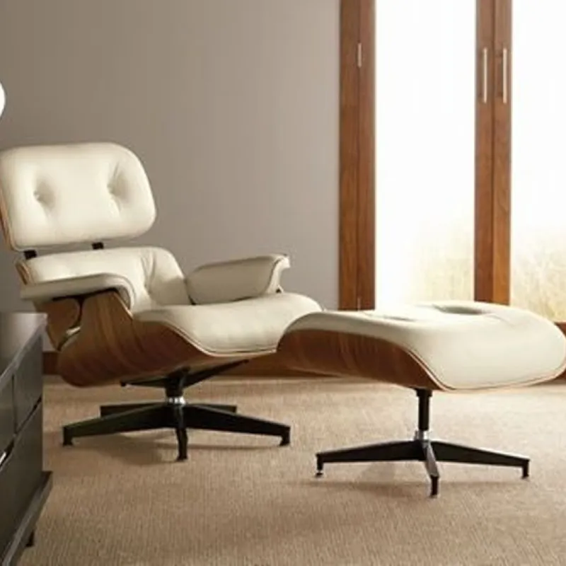 POLTRONA CUERO CHARLES EAMES - PERLA OPACO - C/APOYA PIES en Madera natural - Butacas, banquetas y puffs, Uruguay | Champagne Home