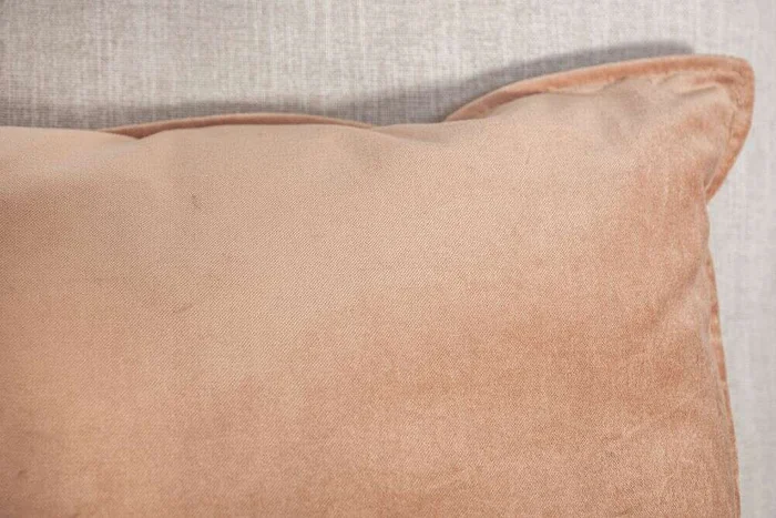 ALMOHADON TERCIOPELO ROSA VIEJO - 70 X 43 CMS en Rosa - Textiles, Uruguay | La Iberica, vista 6