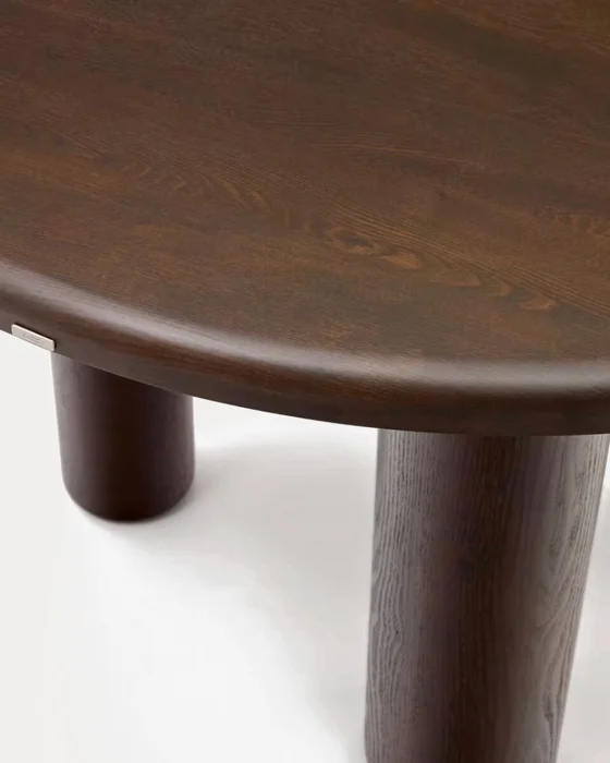 Mesa redonda Mailen - en chapa de fresno con acabado oscuro Ø 120 cm en Madera natural - Mesas de comedor, Uruguay | Kavehome, vista 3