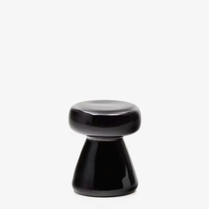 Mesa auxiliar Manya de cerámica negro Ø 38 cm en Negro - Mesas de arrimo, Uruguay | Kavehome