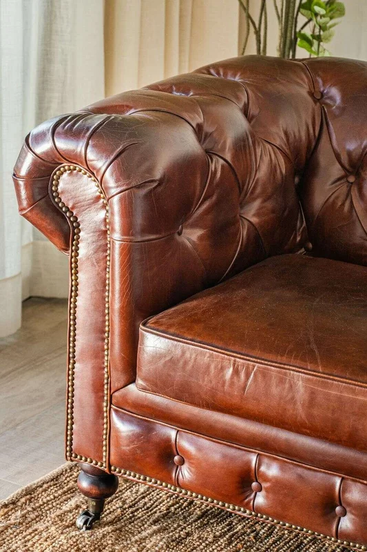 SILLON CHESTERFIELD CUERO ITALIANO - 2 CUERPOS - Sillones y sofás, Uruguay | La Iberica, vista 3