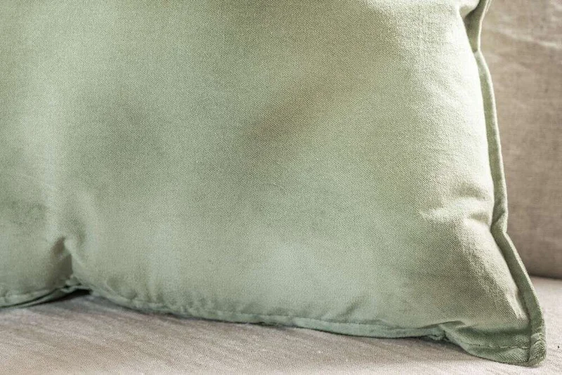ALMOHADON TERCIOPELO MATCHA - 55 X 55 CMS - Textiles, Uruguay | La Iberica, vista 3