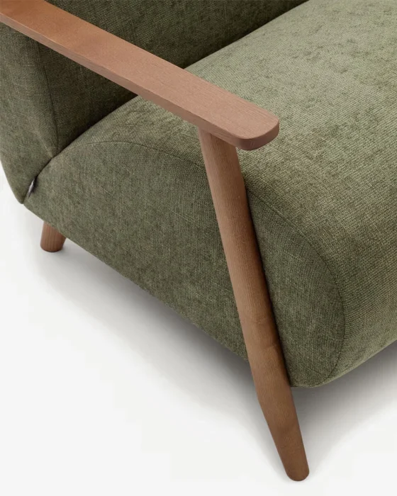 Butaca Meghan de chenilla - de chenilla verde y madera maciza de fresno con acabado nogal FSC Mix Credit en Beige - Butacas, banquetas y puffs, Uruguay | Kavehome, vista 5