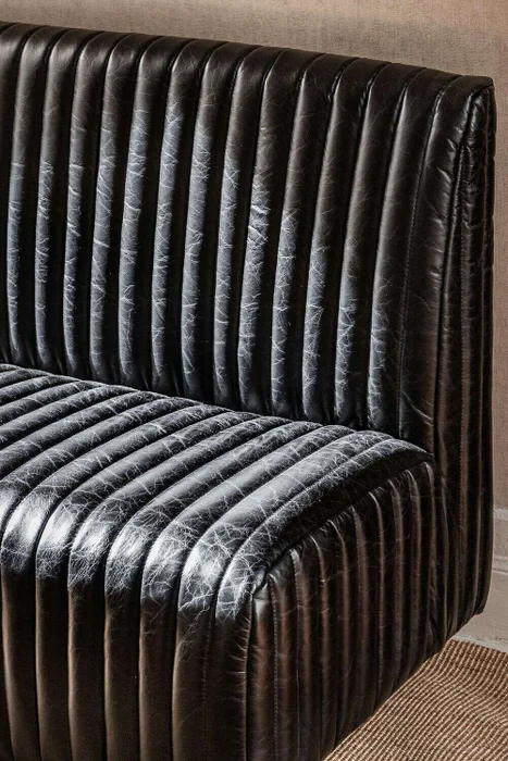 SILLON DE COMEDOR FERRARO - CUERO ITALIANO NEGRO - 1.53 MTS en Negro - Sillones y sofás, Uruguay | La Iberica, vista 4