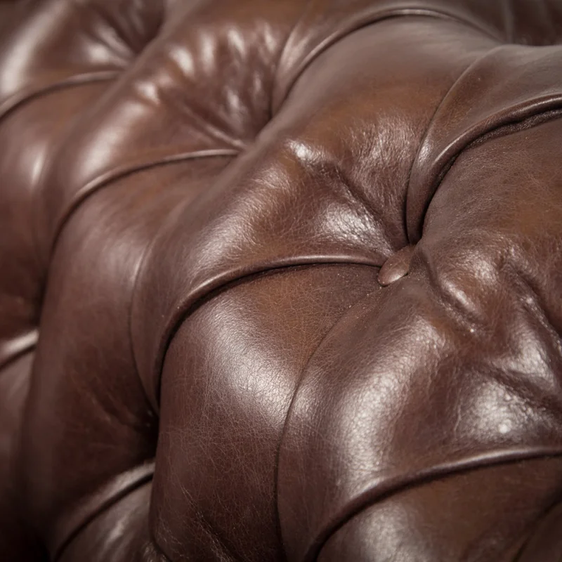 Sofá Chesterfield Divo - Cuero Natural - 2,5 cuerpos - A fabricar en Marrón - Sillones y sofás, Uruguay | Nyr, vista 4