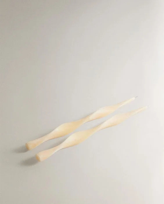 PACK VELAS DECORATIVAS TORSIONADAS (PACK DE 2) en Beige - Velas y Portavelas, Uruguay | Zara Home, vista 3