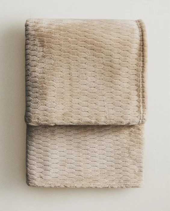 MANTA POLAR TEXTURA - Textiles, Uruguay | Zara Home