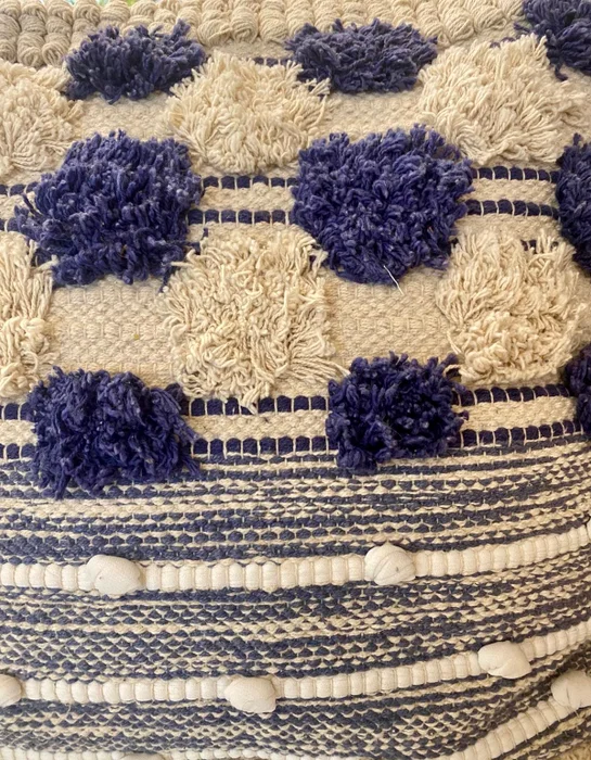 Funda Almohadón Rústico Natural con pompones azul en Azul - Textiles, Uruguay | Indrana, vista 3